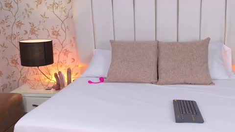 Mia online show from 10-01-25, 12:11