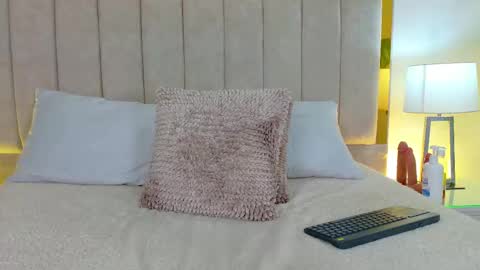 Mia online show from 03-07-26, 12:24