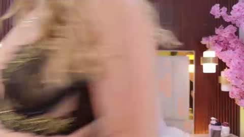 Snapshot of anastasia_steelegb chatting on 06-30-26, 12:17 Mia online show from 06-30-26, 12:17