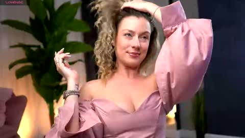 AnastasiaMills online show from 12-16-25, 09:09