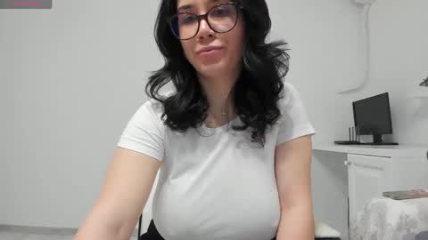 Snapshot of anayscaandy chatting on 04-30-26, 03:57 Andreea online show from 04-30-26, 03:57