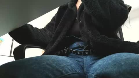 Snapshot of anddrea_ chatting on 06-10-26, 11:53 online show from 06-10-26, 11:53