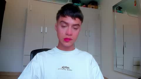 Snapshot of anddy_grey1 chatting on 11-16-25, 09:09 Dani 3 online show from 11-16-25, 09:09