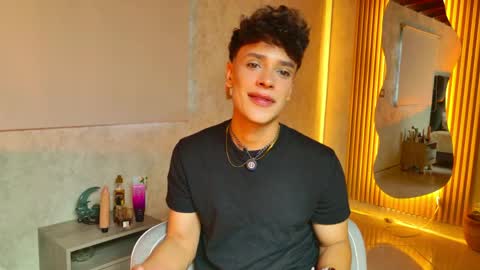 Snapshot of ander_ashford77 chatting on 06-01-26, 12:18 Ander online show from 06-01-26, 12:18