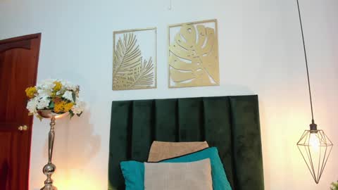 Andra Cyrus online show from 01-24-25, 11:37