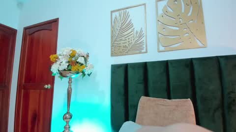 Andra Cyrus online show from 01-27-25, 02:35