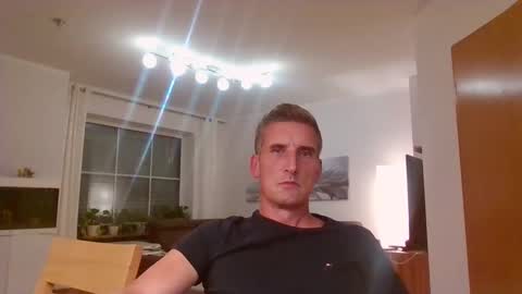 Name online show from 09-11-25, 07:14