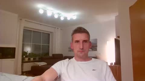 Name online show from 11-10-25, 08:41