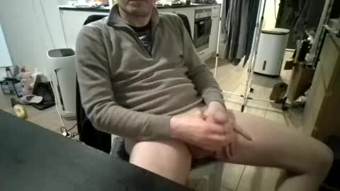 Snapshot of andre7760 chatting on 03-06-25, 02:29 my skyp ericson1976 online show from 03-06-25, 02:29