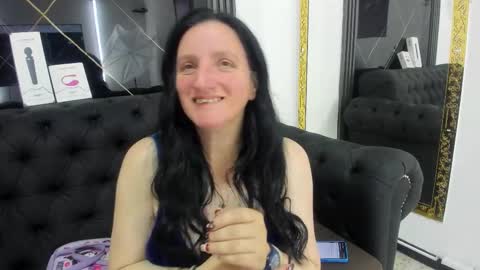 Cloe online show from 12-15-25, 04:39