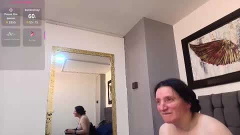 Cloe online show from 12-22-25, 04:09