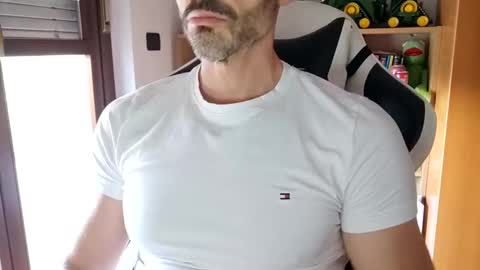 Snapshot of andrea_feetlover chatting on 05-09-26, 02:33 andrea_feetlover online show from 05-09-26, 02:33