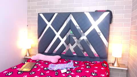 Snapshot of andrea_gill_ chatting on 01-10-25, 12:47 Andres Gil online show from 01-10-25, 12:47