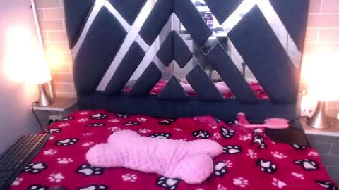 Snapshot of andrea_gill_ chatting on 01-22-25, 08:28 Andres Gil online show from 01-22-25, 08:28