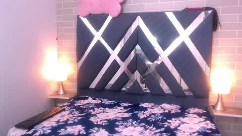 Snapshot of andrea_gill_ chatting on 02-06-25, 11:54 Andres Gil online show from 02-06-25, 11:54