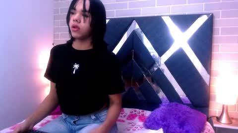 Snapshot of andrea_gill_ chatting on 02-14-25, 11:42 Andres Gil online show from 02-14-25, 11:42