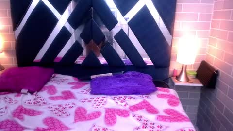 Snapshot of andrea_gill_ chatting on 02-14-25, 08:59 Andres Gil online show from 02-14-25, 08:59