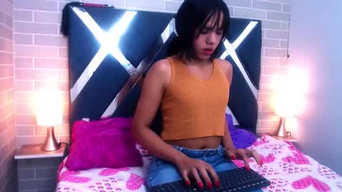 Snapshot of andrea_gill_ chatting on 02-17-25, 12:05 Andres Gil online show from 02-17-25, 12:05