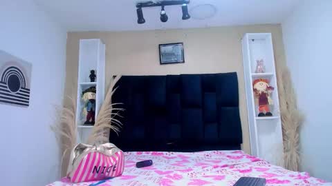 Snapshot of andrea_gill_ chatting on 10-05-25, 01:31 Andres Gil online show from 10-05-25, 01:31