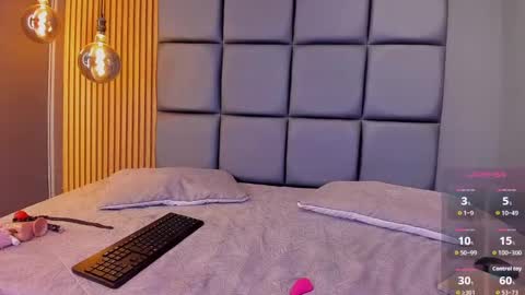 Snapshot of andrea_love01 chatting on 10-06-25, 12:35 ANDREA online show from 10-06-25, 12:35