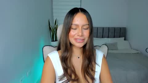 Snapshot of andrea_martini_ chatting on 02-21-25, 01:44 andrea online show from 02-21-25, 01:44