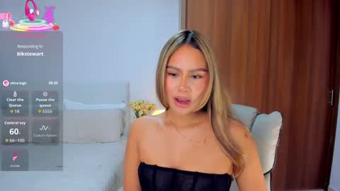 Snapshot of andrea_martini_ chatting on 09-16-25, 12:11 andrea online show from 09-16-25, 12:11