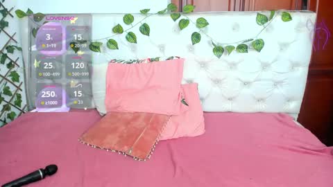 Naomi Andrea Daviss online show from 10-20-25, 12:16