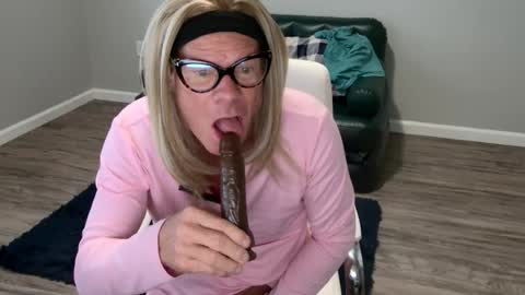 Snapshot of andreatranssub chatting on 06-17-26, 02:18 Imdrsuki online show from 06-17-26, 02:18