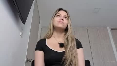 Snapshot of andreau_19 chatting on 04-26-26, 02:26 andreau 19 online show from 04-26-26, 02:26
