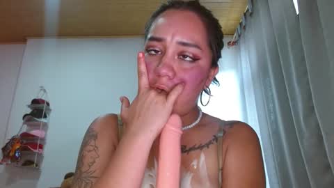 Snapshot of andrebigboobs chatting on 02-21-25, 08:05 Andre online show from 02-21-25, 08:05