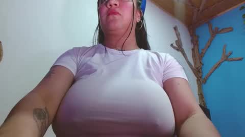 Snapshot of andrebigboobs chatting on 11-28-25, 12:13 Andre online show from 11-28-25, 12:13