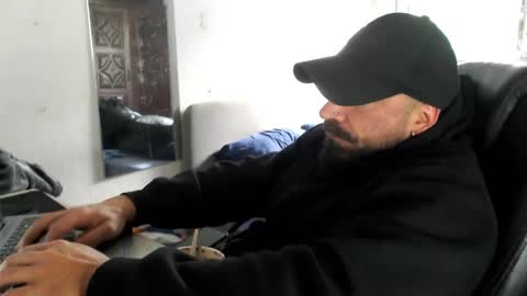 Snapshot of andrecampos87 chatting on 01-10-26, 02:30 Instagram online show from 01-10-26, 02:30