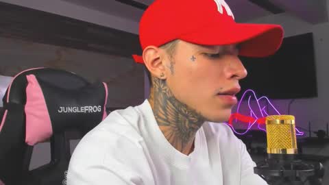 Snapshot of andrees_s chatting on 10-28-25, 02:48 andrees_s online show from 10-28-25, 02:48