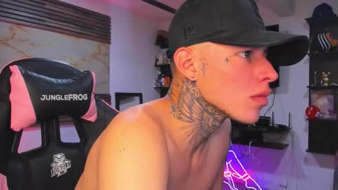 Snapshot of andrees_s chatting on 11-15-25, 02:20 andrees_s online show from 11-15-25, 02:20