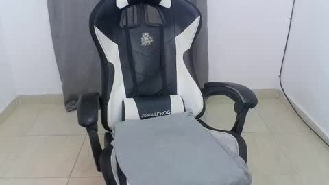 andres180950734 online show from 10-13-25, 10:04