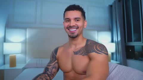Snapshot of andres_fit09 chatting on 10-09-25, 02:09 Andres Lopez online show from 10-09-25, 02:09