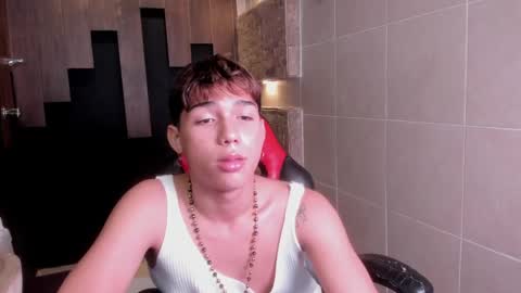 Snapshot of andres_landers chatting on 05-16-26, 07:12 online show from 05-16-26, 07:12