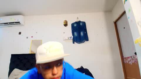 Snapshot of andreswhite_shotoflust chatting on 06-02-26, 06:43 andreswhite_shotoflust online show from 06-02-26, 06:43