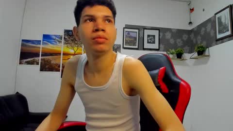 andrew_2811 online show from 10-22-25, 04:02