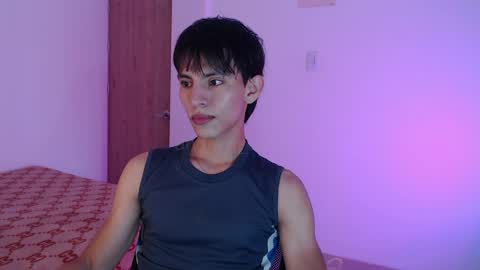 Snapshot of andrew_courtz chatting on 04-25-26, 06:16 Andrew Courtz online show from 04-25-26, 06:16