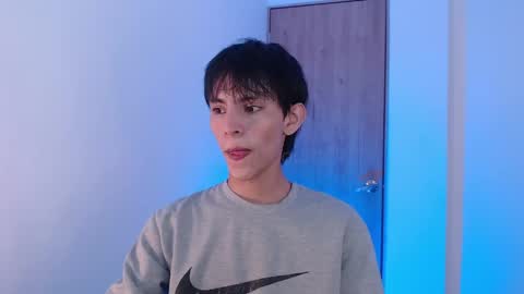Snapshot of andrew_courtz chatting on 05-21-26, 06:37 Andrew Courtz online show from 05-21-26, 06:37