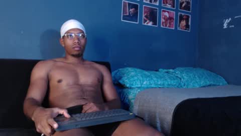 Snapshot of andrew_hoult chatting on 01-25-25, 04:02 Andrew online show from 01-25-25, 04:02