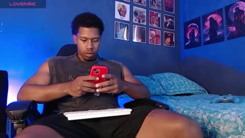 Snapshot of andrew_hoult chatting on 10-28-25, 04:31 Andrew online show from 10-28-25, 04:31