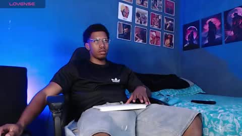 Snapshot of andrew_hoult chatting on 11-10-25, 04:33 Andrew online show from 11-10-25, 04:33