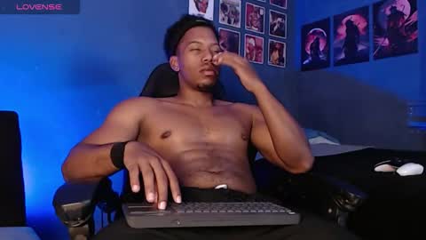 Snapshot of andrew_hoult chatting on 12-17-25, 11:11 Andrew online show from 12-17-25, 11:11