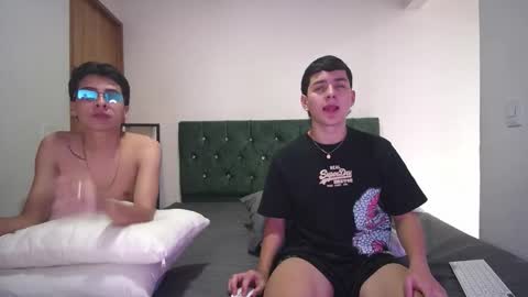 Snapshot of andrew_restrepo chatting on 10-12-25, 09:14 andrew restrepo online show from 10-12-25, 09:14