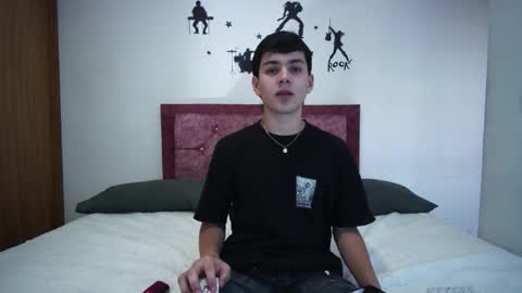 Snapshot of andrew_restrepo chatting on 10-18-25, 07:47 andrew restrepo online show from 10-18-25, 07:47