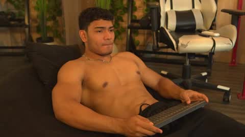 Snapshot of andrewcollen chatting on 07-03-26, 12:44 Andrew online show from 07-03-26, 12:44