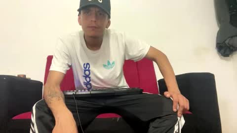 Snapshot of andrewcooper1 chatting on 11-22-25, 02:54 andrew online show from 11-22-25, 02:54