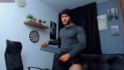 Snapshot of andrewdiaz_ chatting on 02-18-25, 03:31 Andrew Diaz online show from 02-18-25, 03:31